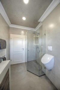 Modern_Bathroom_in_micro_cement_walls_floors_and_ceiling